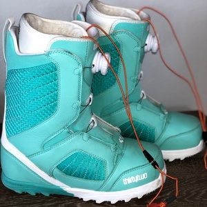 Women’s snowboard boots